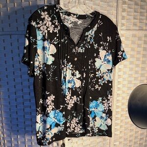 Croft & Barrow Black and Blue Floral Top